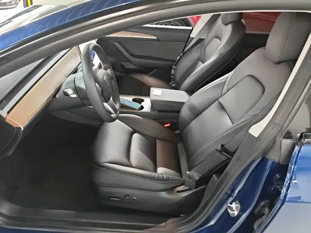 Tesla Model 3 — Фото автомобиля 14
