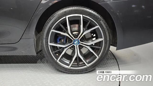 BMW 5 Series G30 — Фото автомобиля 5