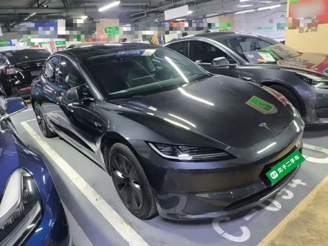 Tesla Model 3 — Фото автомобиля 3