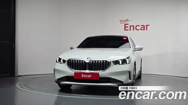 BMW 5 Series G60 — Фото автомобиля 3