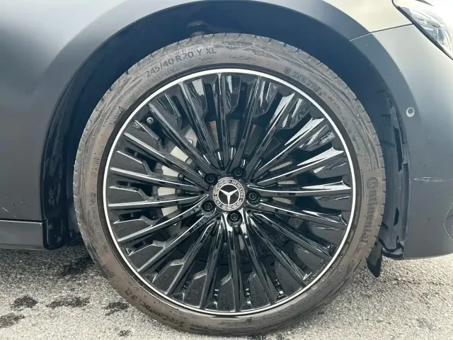 Mercedes-Benz E-Class — Фото автомобиля 5