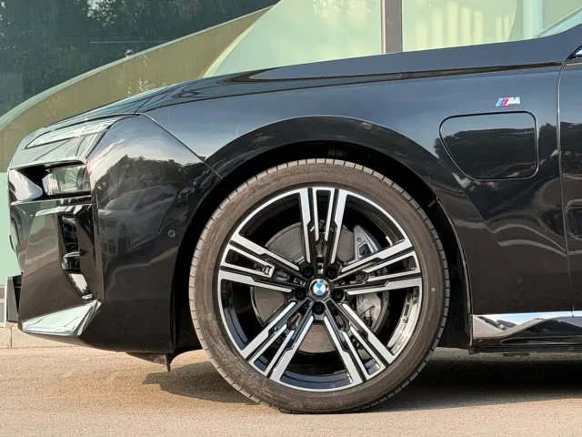 BMW i7 — Фото автомобиля 4