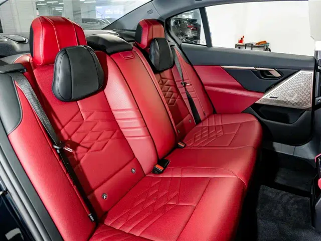 BMW BMW 5 Series 2025 530Li Premium M Sport Package — Фото автомобиля 25