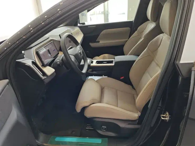 Volvo XC70 Plug-in Hybrid — Фото автомобиля 9