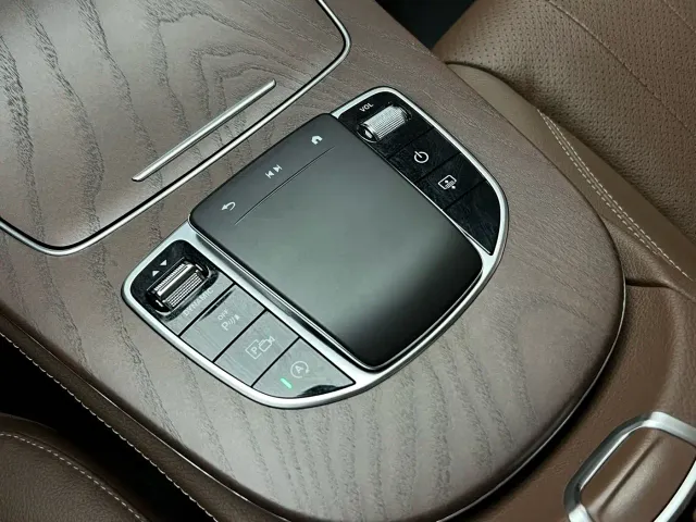 Mercedes-Benz E-Class — Фото автомобиля 15