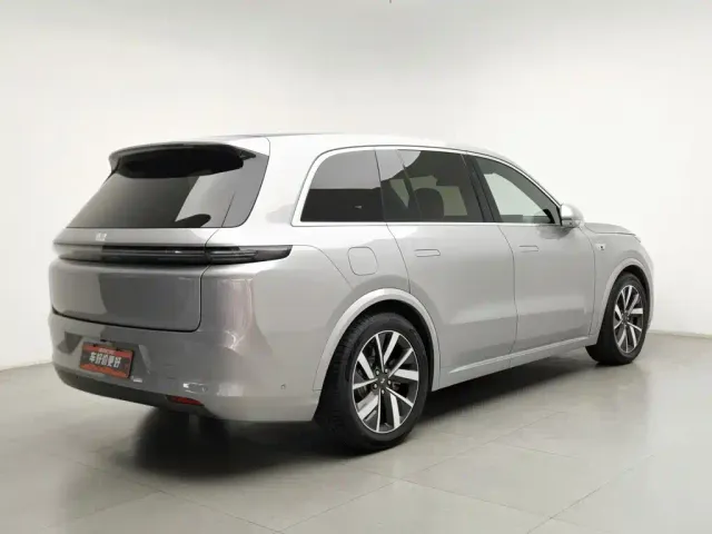Li Auto L8 — Фото автомобиля 2