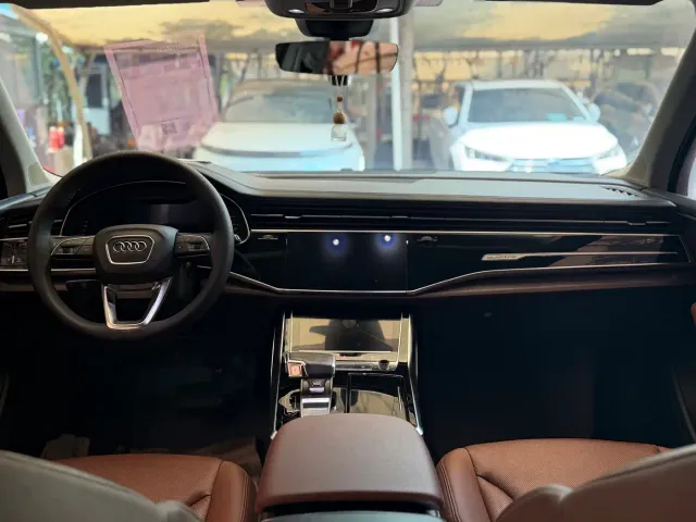 Audi Q7 — Фото автомобиля 18