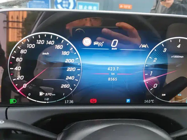 Mercedes-Benz E-Class — Фото автомобиля 11