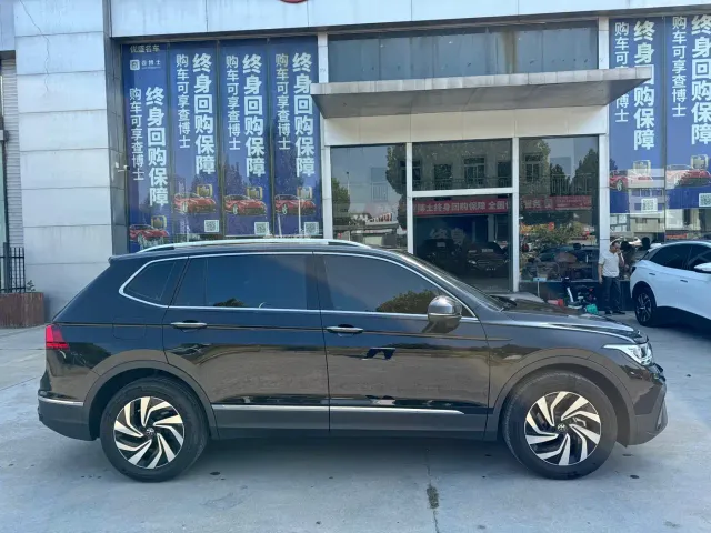 Volkswagen Tiguan L — Фото автомобиля 16