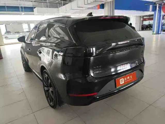 BYD Tang — Фото автомобиля 10