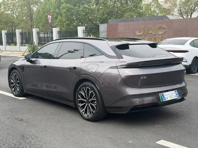 Zeekr 007 GT — Фото автомобиля 13