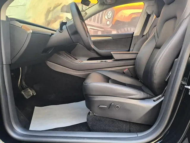 Tesla Model Y — Фото автомобиля 8