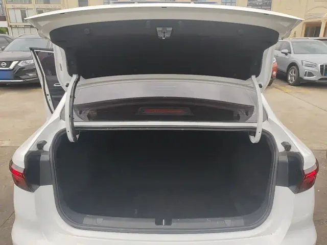 Geely Emgrand — Фото автомобиля 18