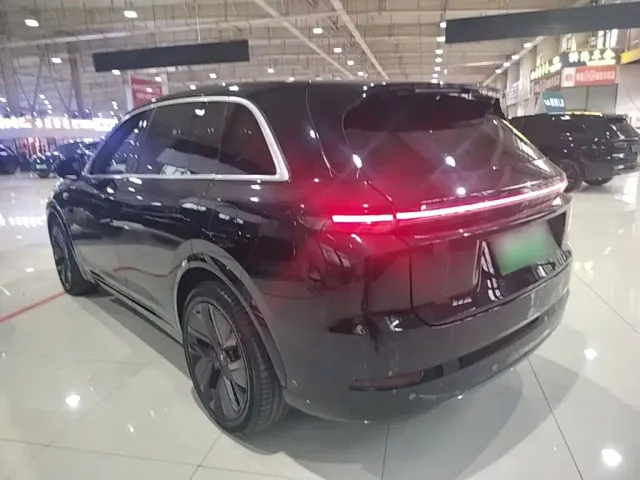 Li Auto L7 — Фото автомобиля 4