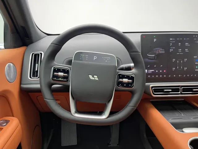 Li Auto L7 — Фото автомобиля 12