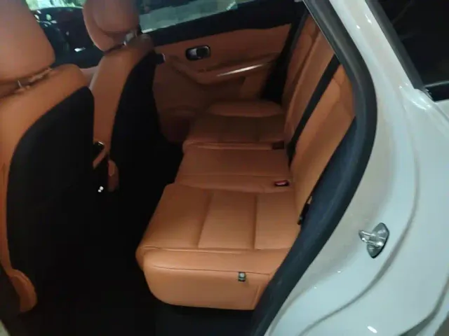 Leapmotor C10 — Фото автомобиля 16