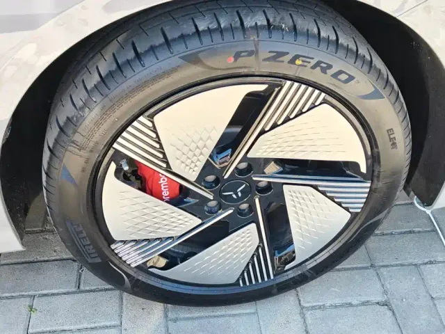 Hongqi EH7 — Фото автомобиля 6