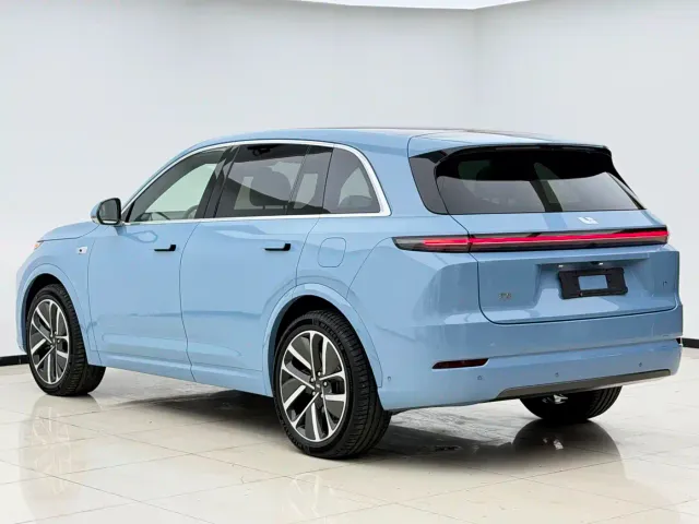 Li Auto L7 — Фото автомобиля 9