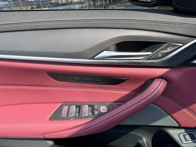 BMW 5 Series — Фото автомобиля 9