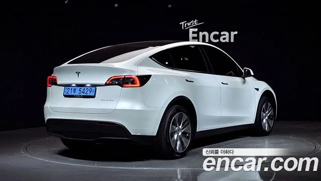 Tesla Model Y — Фото автомобиля 2