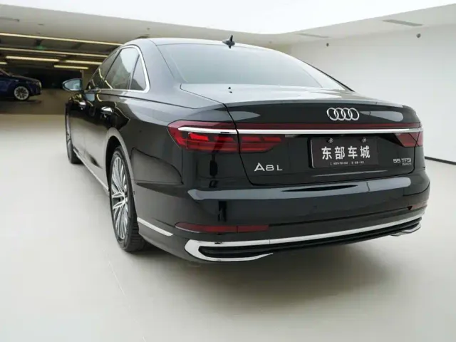 Audi A8 — Фото автомобиля 5