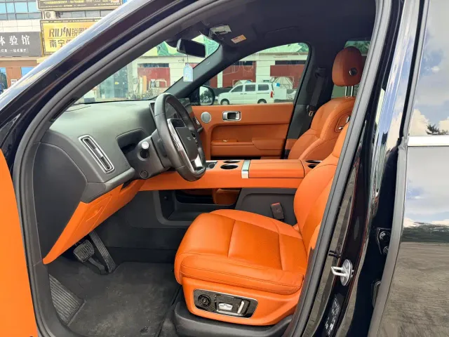 Li Auto L8 — Фото автомобиля 9