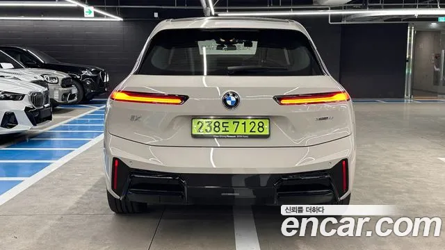 BMW iX — Фото автомобиля 4