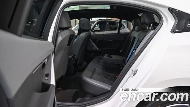 BMW i5 G60 — Фото автомобиля 10
