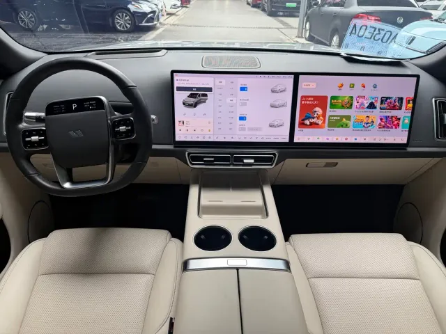 Li Auto L8 — Фото автомобиля 11
