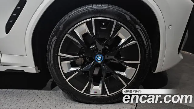 BMW iX3 — Фото автомобиля 20