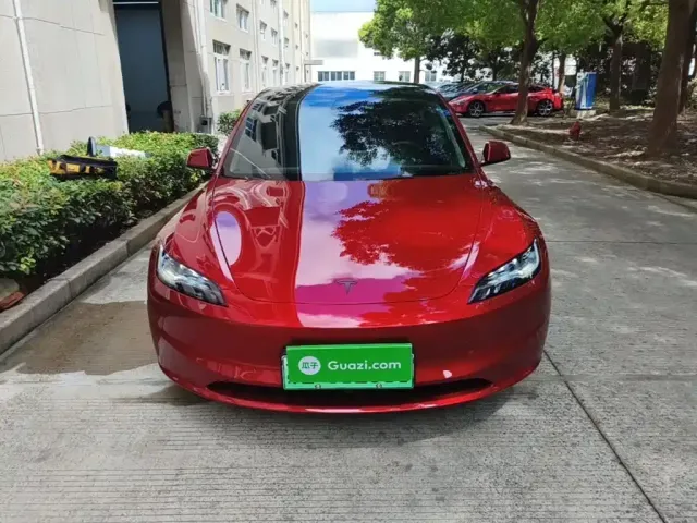 Tesla Model 3 — Фото автомобиля 2