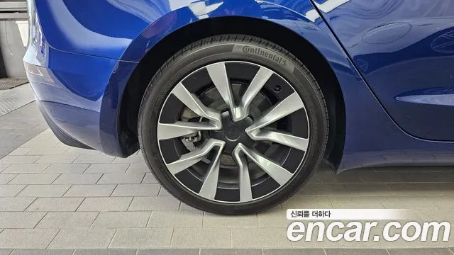 Tesla Model 3 — Фото автомобиля 5