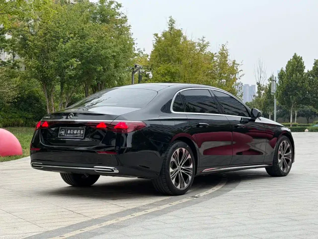Mercedes-Benz E-Class — Фото автомобиля 19