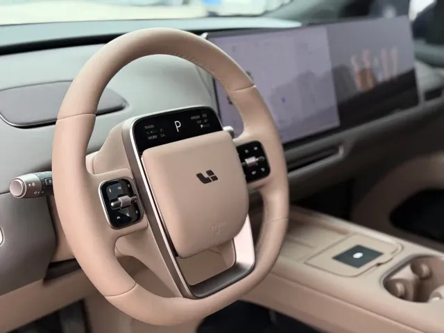 Li Auto i6 — Фото автомобиля 19