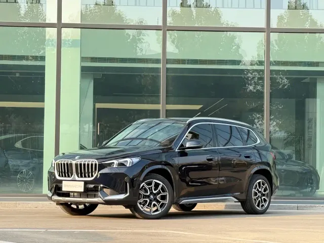 Фотография автомобиля — BMW X1
