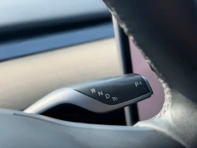 Tesla Model Y — Фото автомобиля 9
