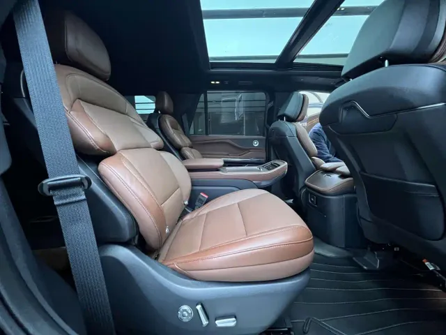 Lincoln Navigator — Фото автомобиля 10
