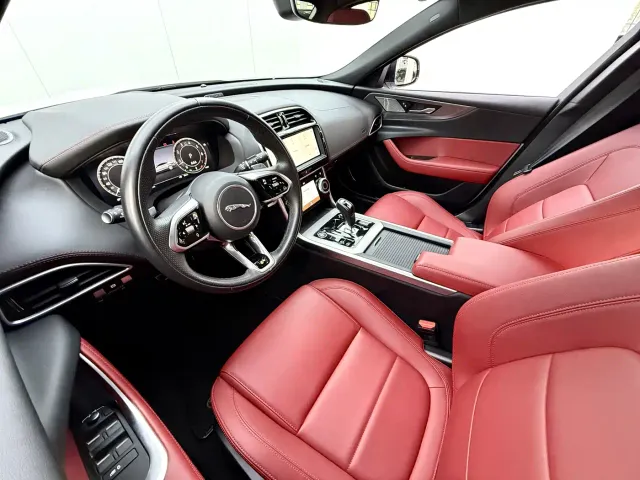 Jaguar XEL — Фото автомобиля 6