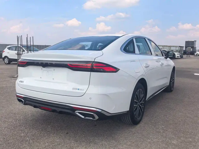 Geely Emgrand — Фото автомобиля 6
