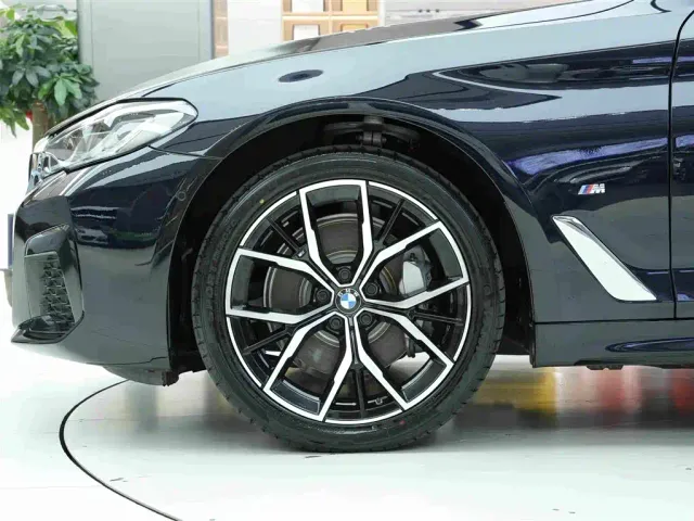 BMW 5 Series — Фото автомобиля 19