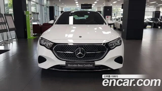 Mercedes-Benz E-Class — Фото автомобиля 2