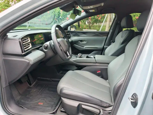BYD Qin L — Фото автомобиля 9