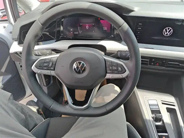 Volkswagen Golf — Фото автомобиля 10