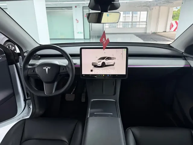 Tesla Model Y — Фото автомобиля 18