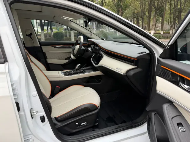 Dongfeng Yixuan MAX — Фото автомобиля 9