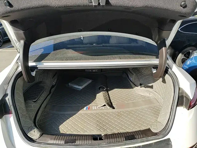 Roewe D7 — Фото автомобиля 18