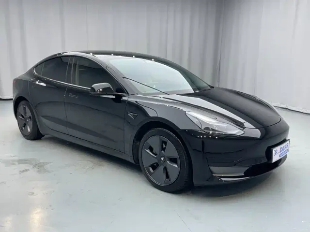 Tesla Model 3 — Фото автомобиля 3