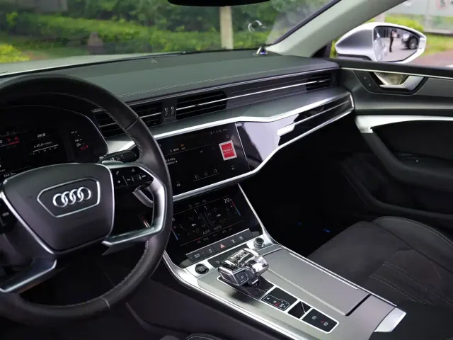 Audi A7L — Фото автомобиля 9