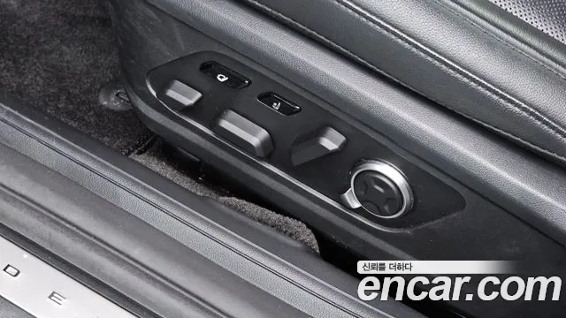 Hyundai Grandeur Grandeur (GN7) 2.5 Бензин 2WD — Фото автомобиля 27