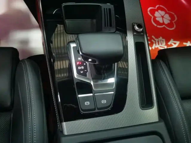 Audi Q5L — Фото автомобиля 16